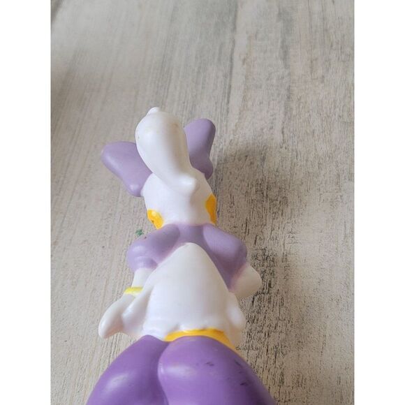 Daisy Duck sassy rubber bath toy figure purple - Picture 7 of 8